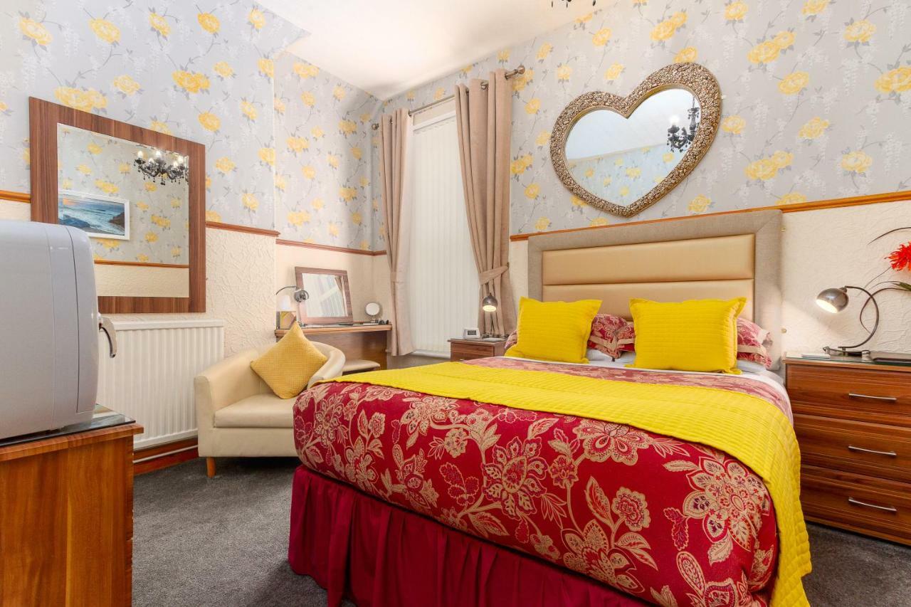 Valentine Lodge Over 21 Adult Couples Only แบล็คพูล ภายนอก รูปภาพ
