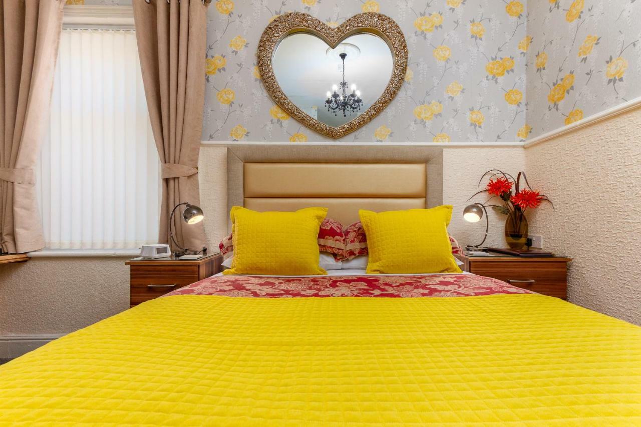 Valentine Lodge Over 21 Adult Couples Only แบล็คพูล ภายนอก รูปภาพ