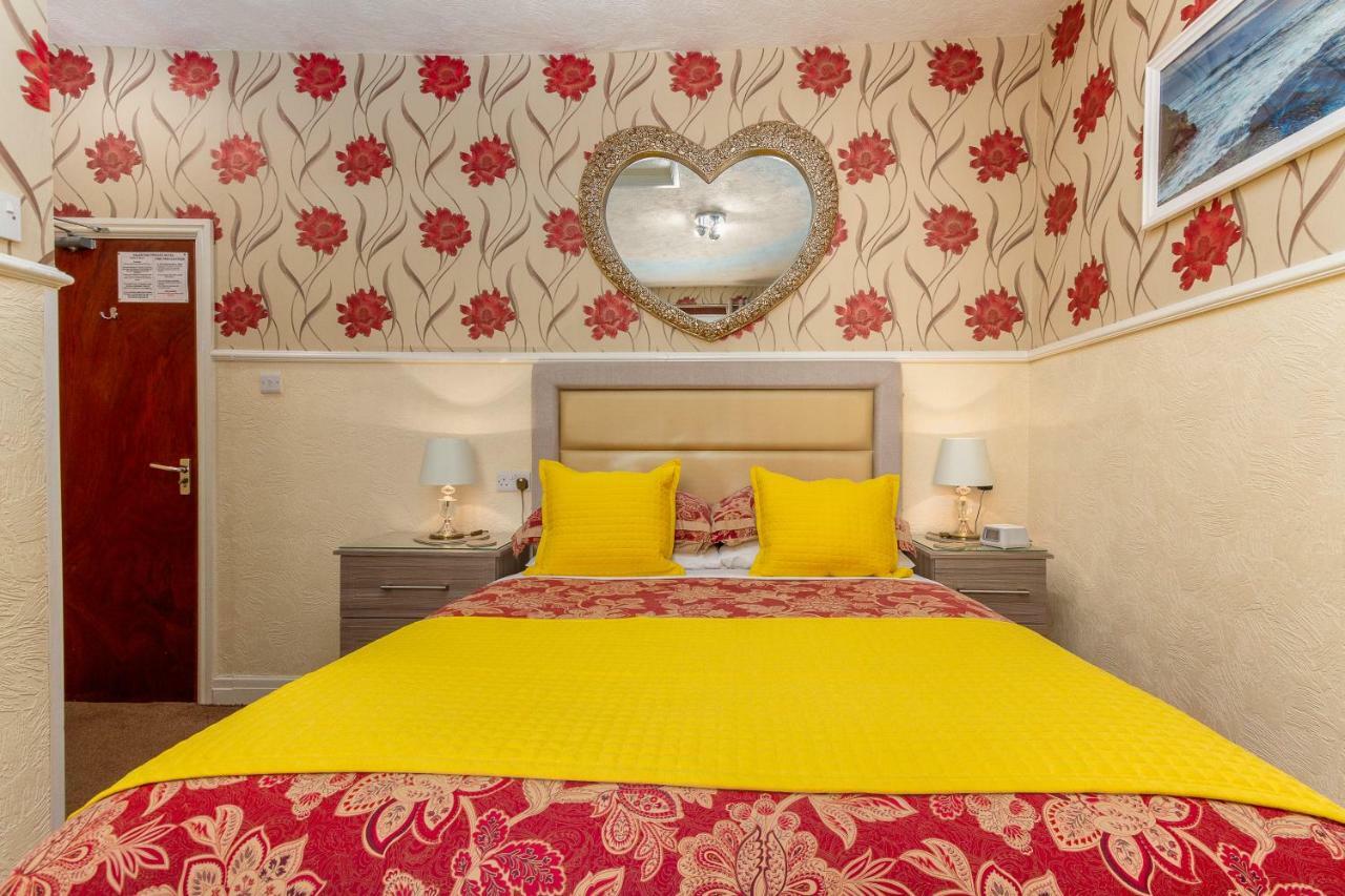 Valentine Lodge Over 21 Adult Couples Only แบล็คพูล ภายนอก รูปภาพ